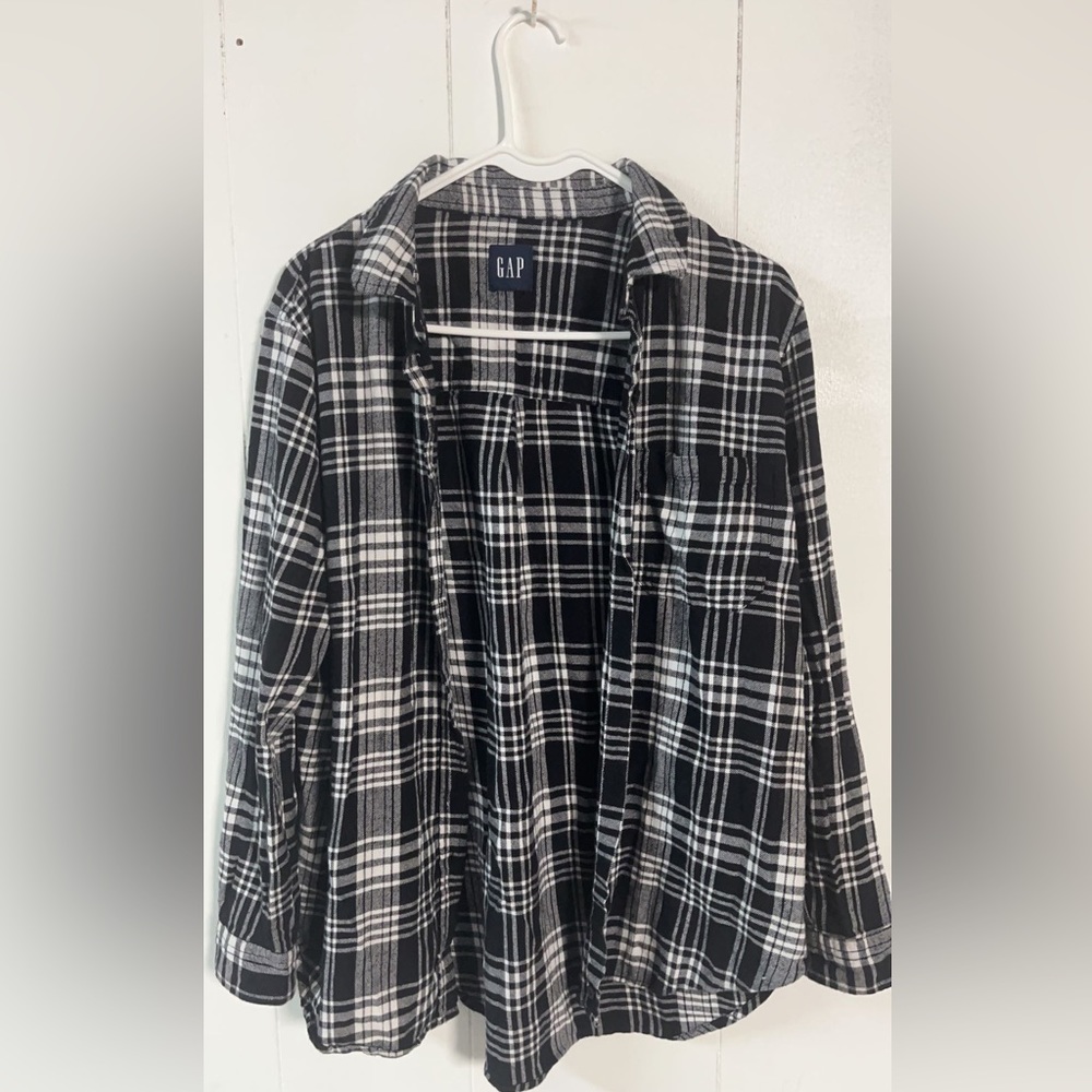 GAP ladies  drapey plaid pocket button down